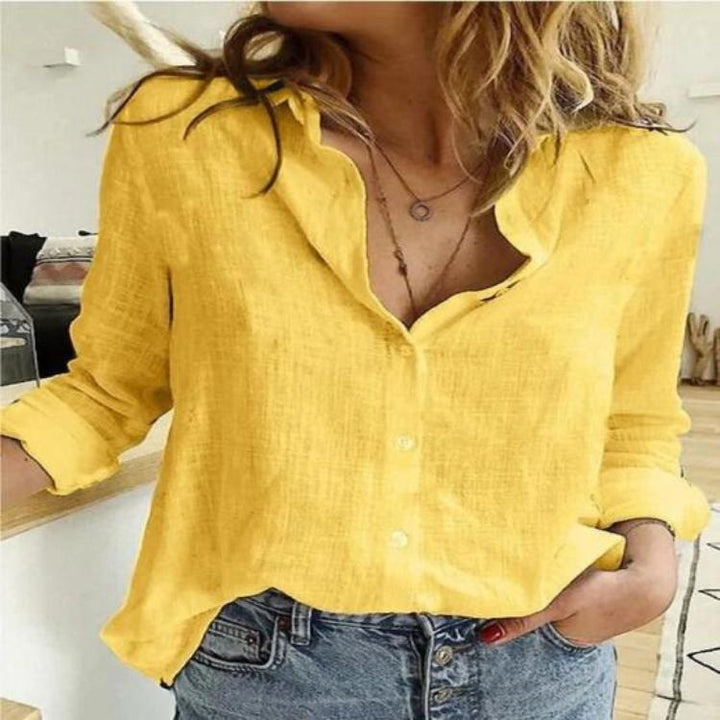 Relaxed fit women's summer blouse, long sleeve for breathable comfort. Ideal casual top.