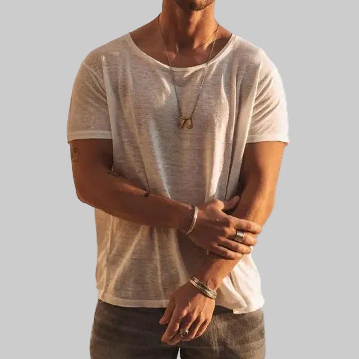 Men's comfortable everyday round neck t-shirt. Classic short sleeve tee for a relaxed, casual look.