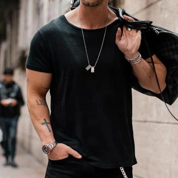 Versatile men's round neck t-shirt. Basic short sleeve comfort tee, perfect for casual everyday wear.