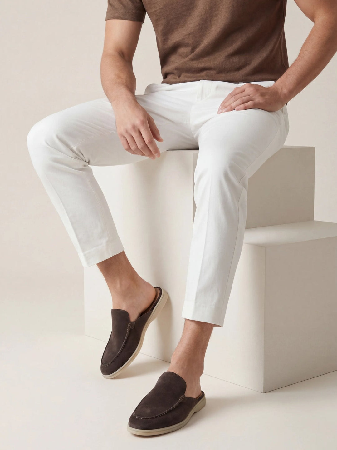 Effortless men's slip-on casual mules, blending comfort with modern style.
