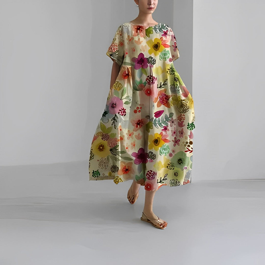 Flowy women's swing maxi dress, a loose fit, vintage inspired design for stylish summer comfort.