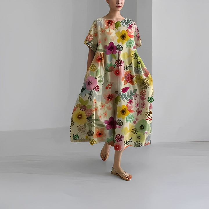 Flowy women's swing maxi dress, a loose fit, vintage inspired design for stylish summer comfort.
