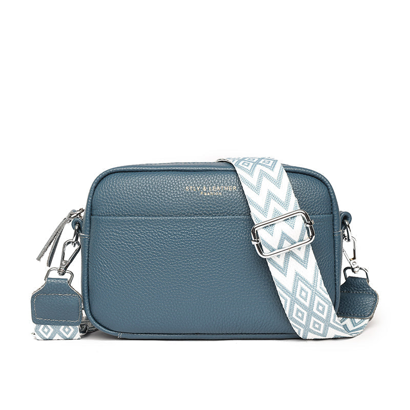 Elegant women's chic leather shoulder bag. Perfect everyday carry, a fashionable and versatile accessory.