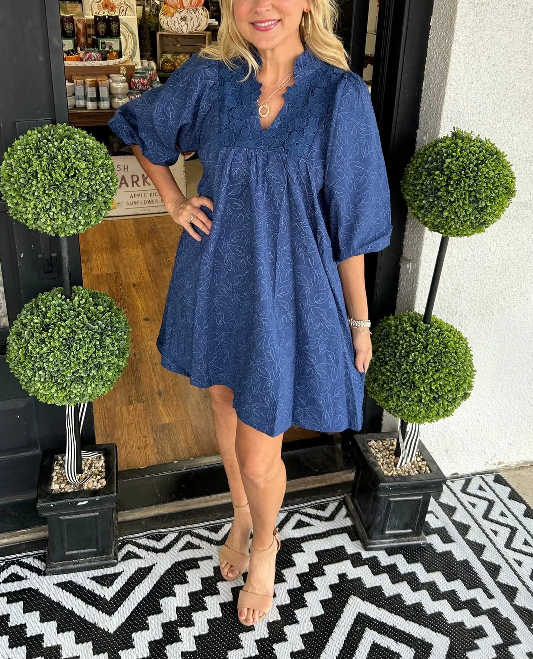 Women's Jacquard Mini Dress with V-Neck and Puff Sleeves