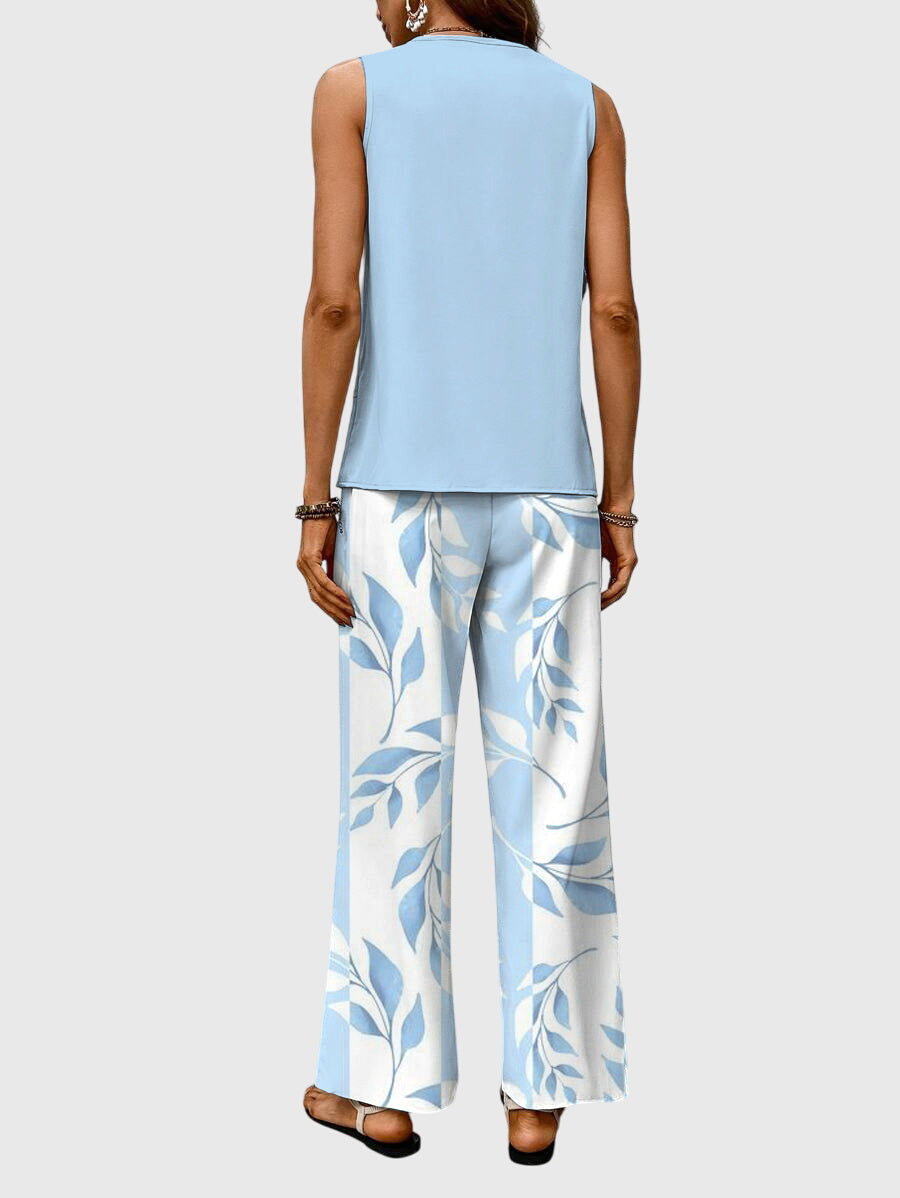 Breathable women's two-piece summer set, ideal for elegant vacation wear. Features a beautiful floral print.