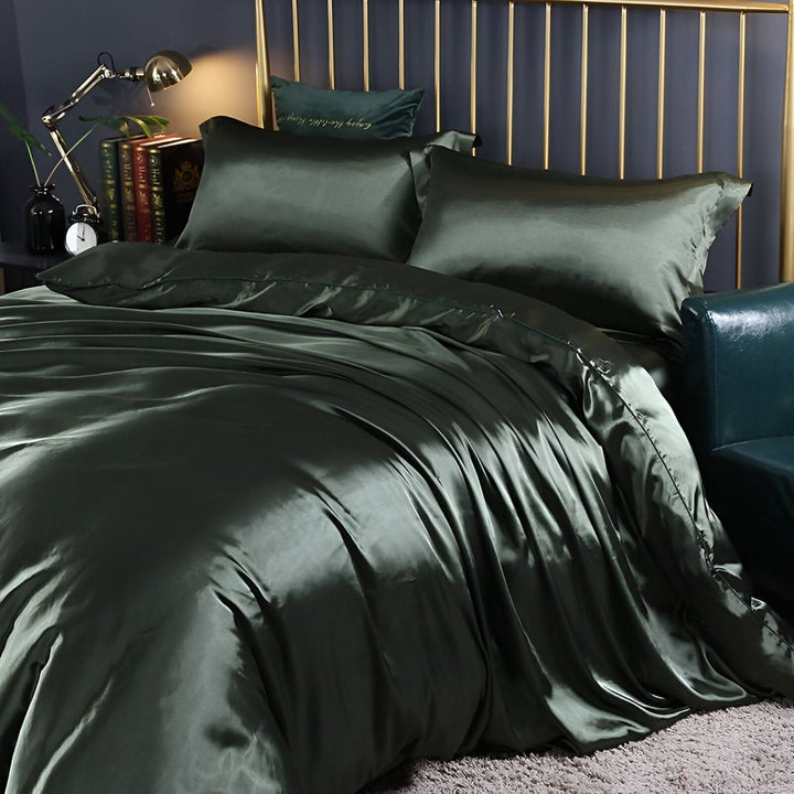 Hypoallergenic Mulberry silk bedding set for a healthier sleep environment.