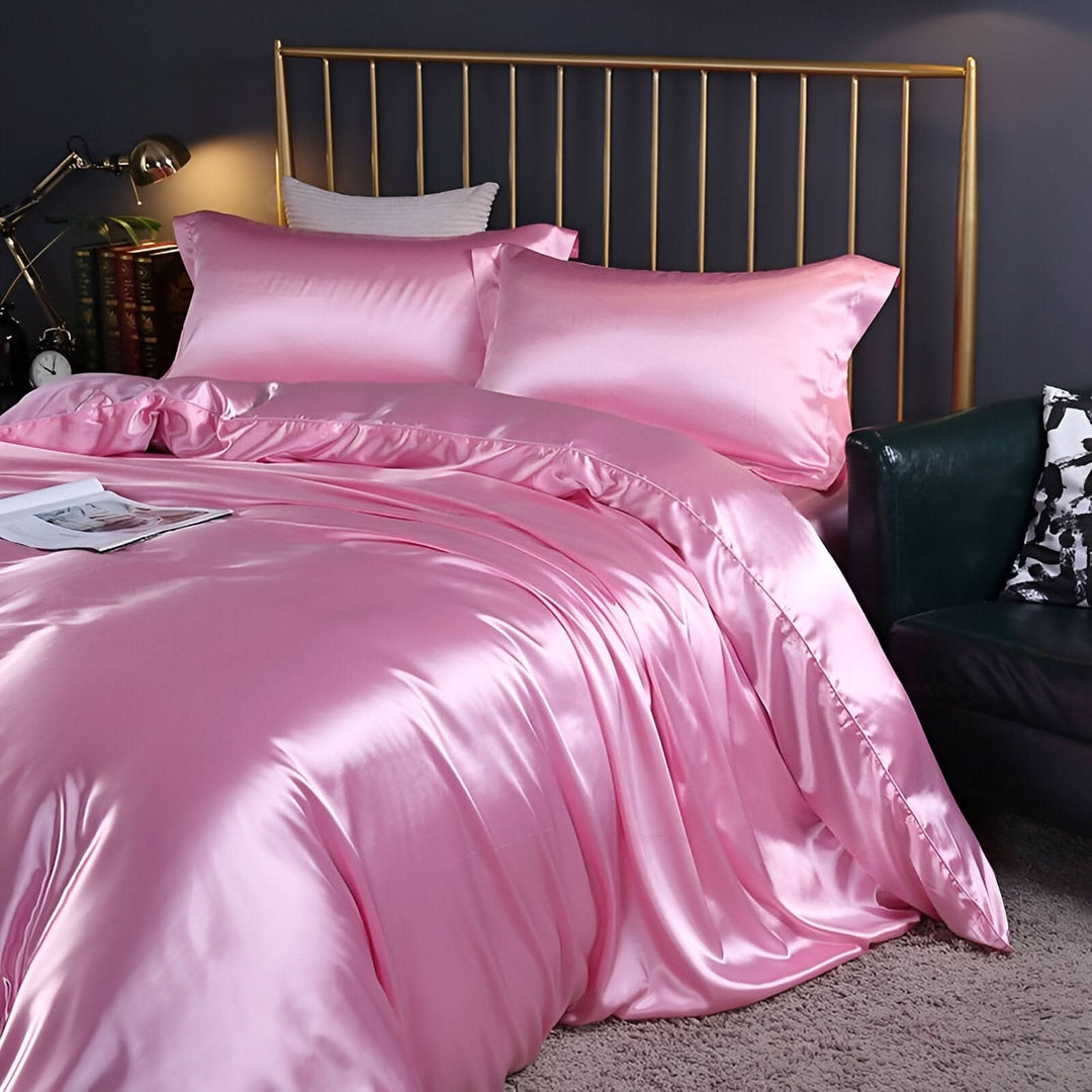 Top-grade Mulberry silk duvet cover & pillowcases. Durable luxury for your home.