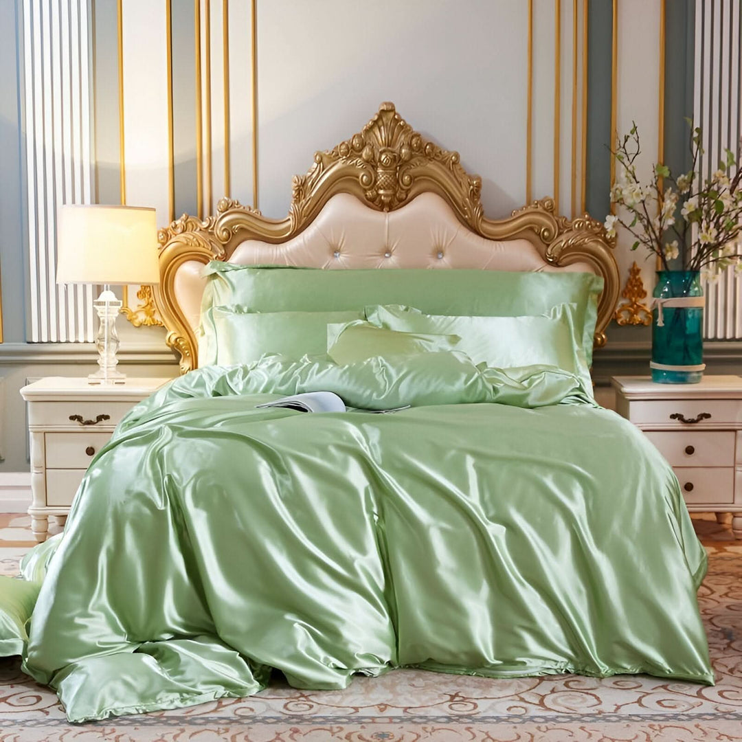 Smooth Mulberry silk bedding set. Reduces hair frizz and skin creases overnight.