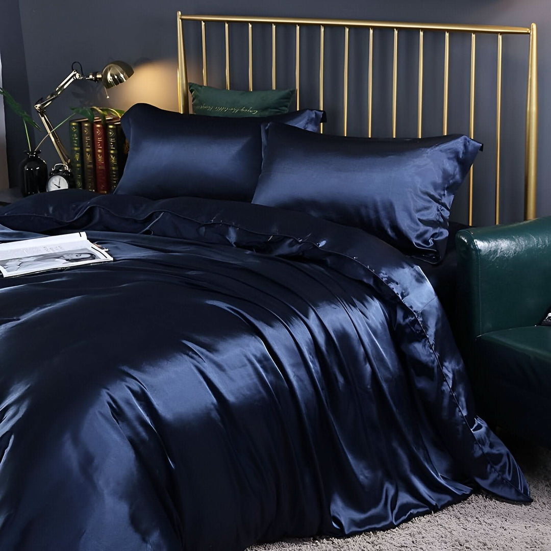Luxurious Mulberry silk bedding set. Includes duvet cover & pillowcases for ultimate comfort.