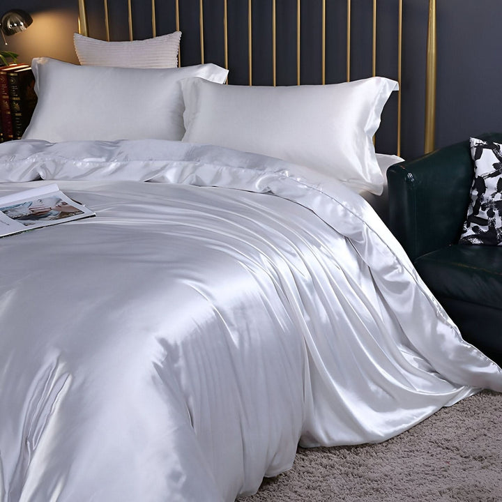 Hypoallergenic Mulberry silk bedding for a peaceful & allergy-free night's rest.
