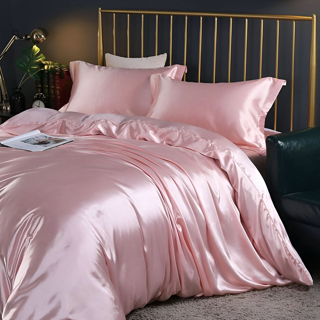 Stylish Mulberry silk bedding set. Elevate your bedroom aesthetics with luxury.