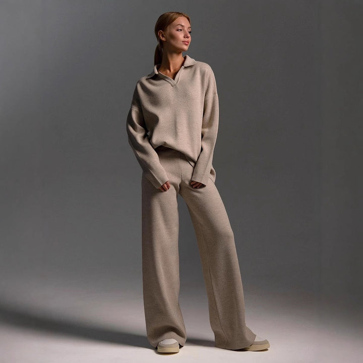 Elegant women's cashmere lounge set in a neutral color, perfect for sophisticated home wear & relaxation.