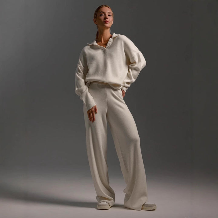 Cozy women's cashmere two-piece set, ideal for relaxation. Experience ultimate softness and luxury.