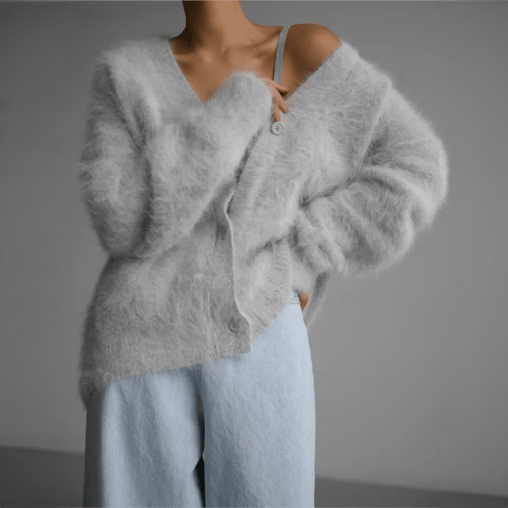 Versatile women's fluffy cardigan, perfect for casual wear or elegant layering. Soft, relaxed fit.