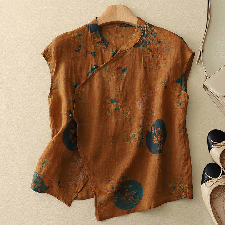 Elegant women's sleeveless top with vintage style, perfect for a chic casual or sophisticated look.