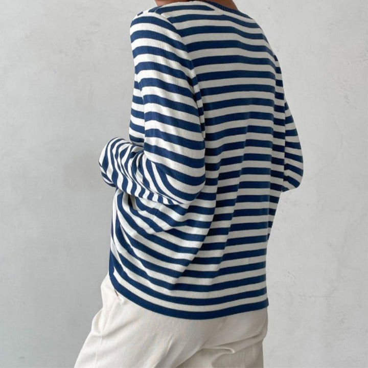 Autumn fashion: Women's striped knit sweater. Effortless long sleeve crew neck pullover, perfect for layering.