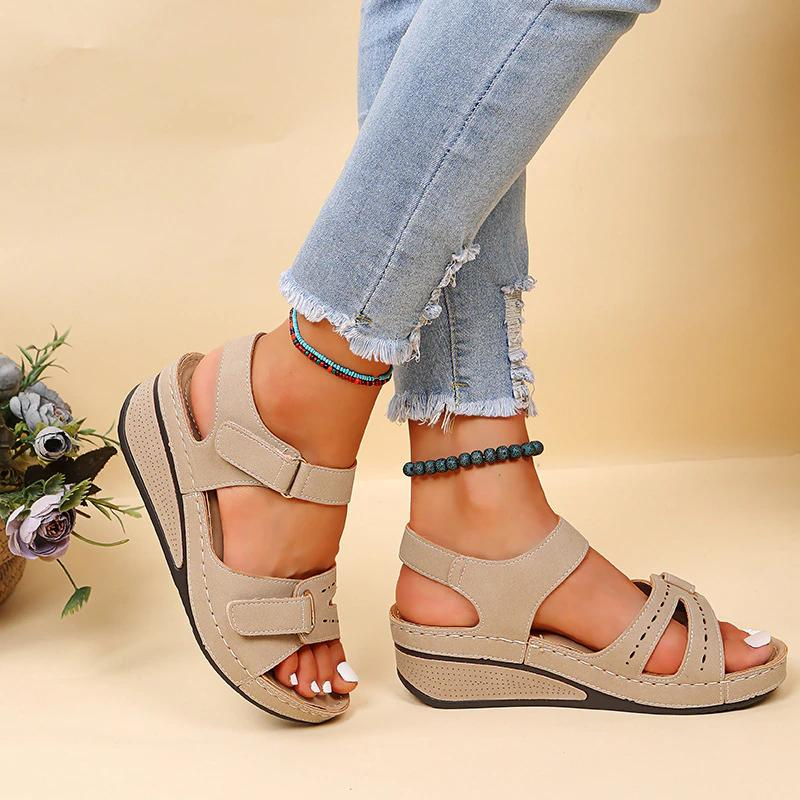Adjustable arch support sandals for women, ensuring comfort and effective pain relief.