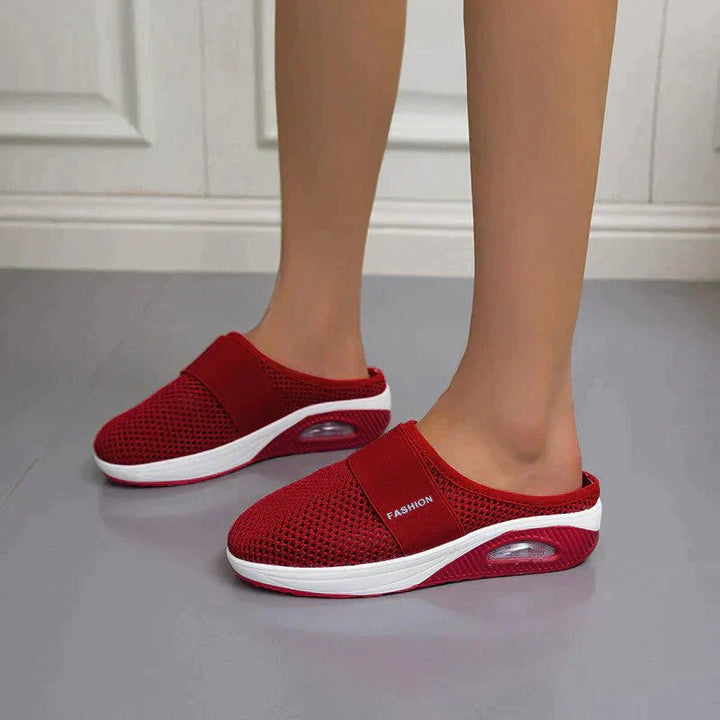 Unisex lightweight breathable comfort clogs, perfect for casual indoor and outdoor wear. Anti-slip house slippers.