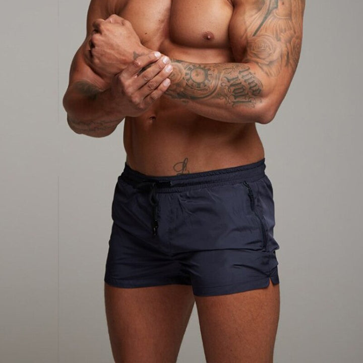 Stylish men's swimwear: quick-dry swim shorts for ultimate comfort and versatile pool days.
