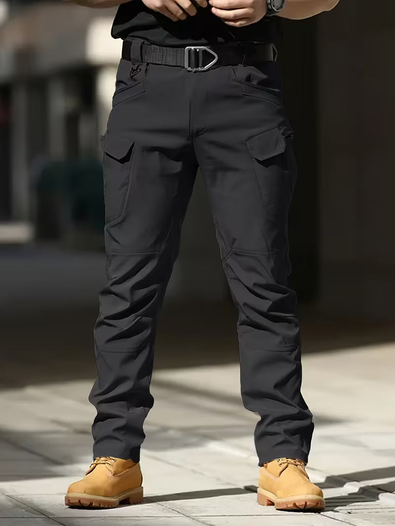 Classic men's multi-pocket workwear cargo pants, ideal for tough jobs & outdoor use.