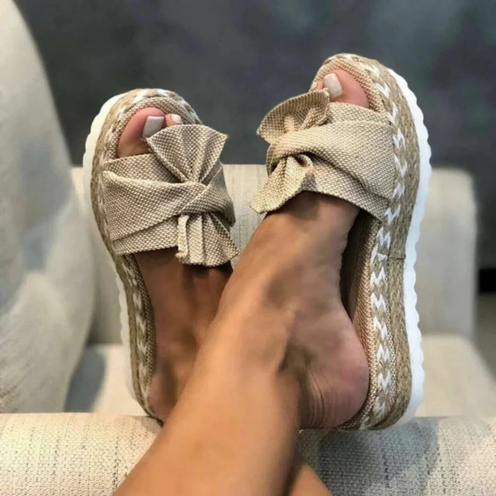 Women's spring slip-on flat sandals with a decorative bow for effortless casual style and comfort.