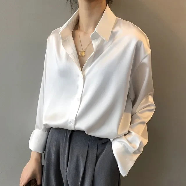 Stylish women's collared blouse with loose fit, long sleeves. Versatile elegant top for modern casual fashion.