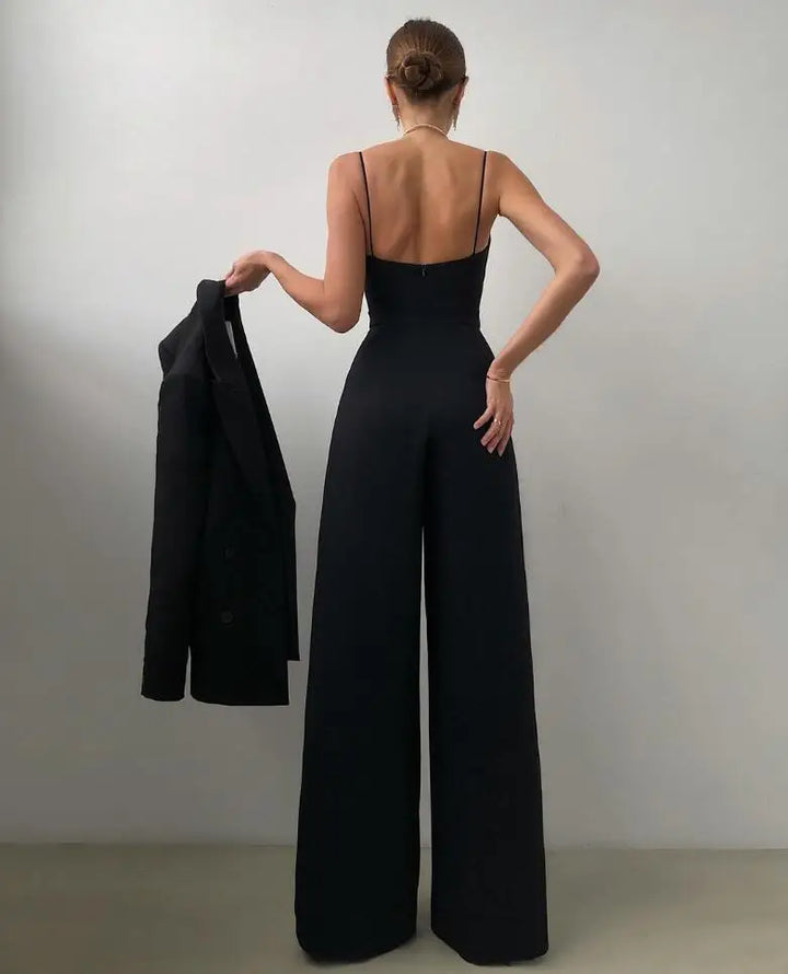 Casual elegant wide-leg women's jumpsuit with spaghetti straps. Comfortable one-piece, perfect for stylish everyday wear.
