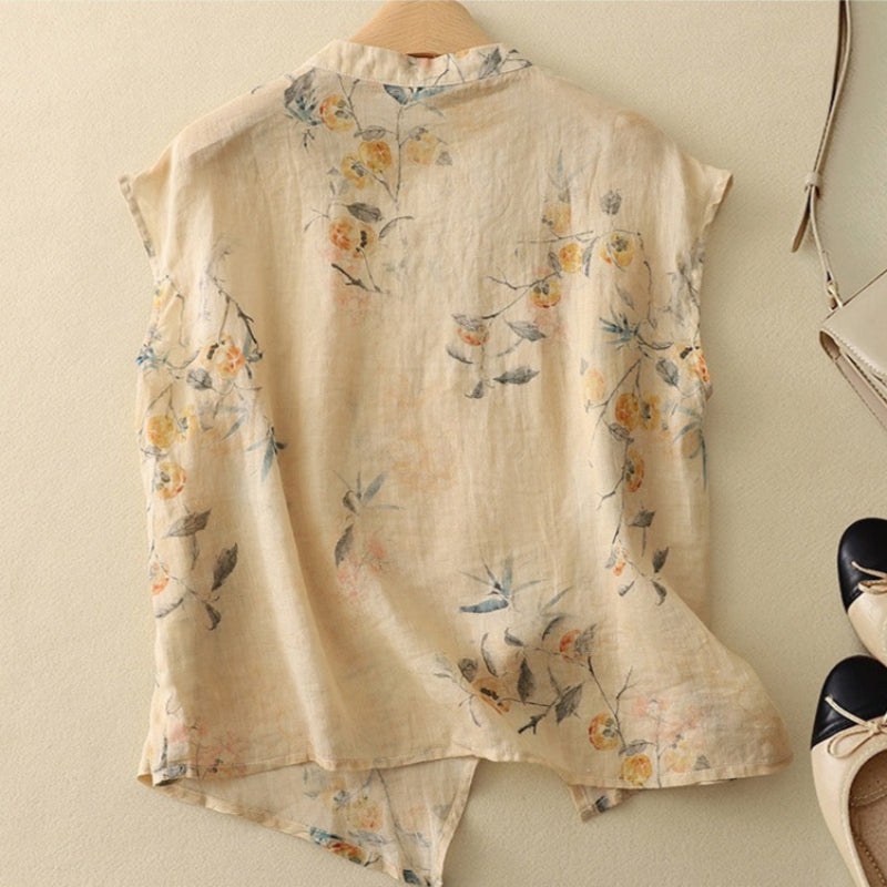 Stylish women's sleeveless top in a vintage design, perfect for effortless chic and sophisticated casual wear.