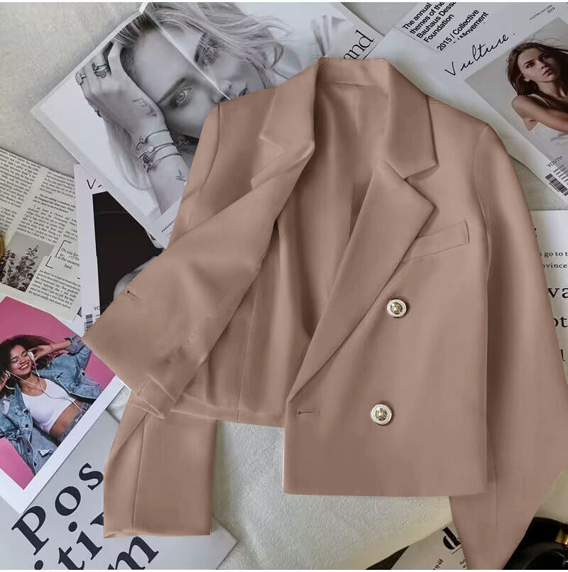 Tailored women's cropped blazer, double-breasted with lapel. Versatile jacket for modern office chic.