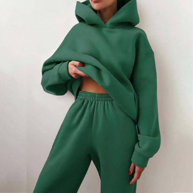 Casual women's two-piece set: Zip jacket & comfortable joggers. Ideal for activewear or daily fashion.
