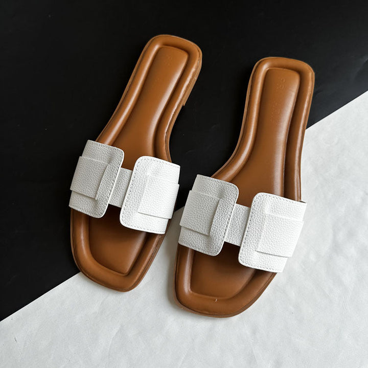 Comfortable women's slides with a minimalist style, perfect for summer casual shoes.