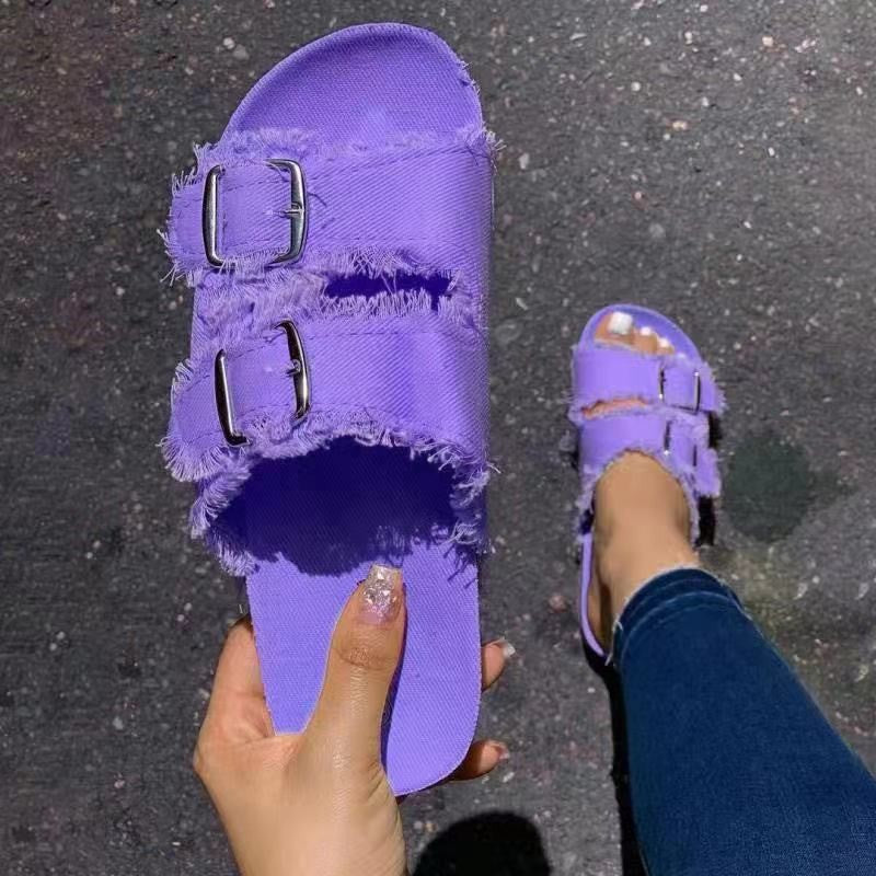 Comfortable women's distressed flat sandals, ideal for everyday wear & summer style. Chic open-toe design.