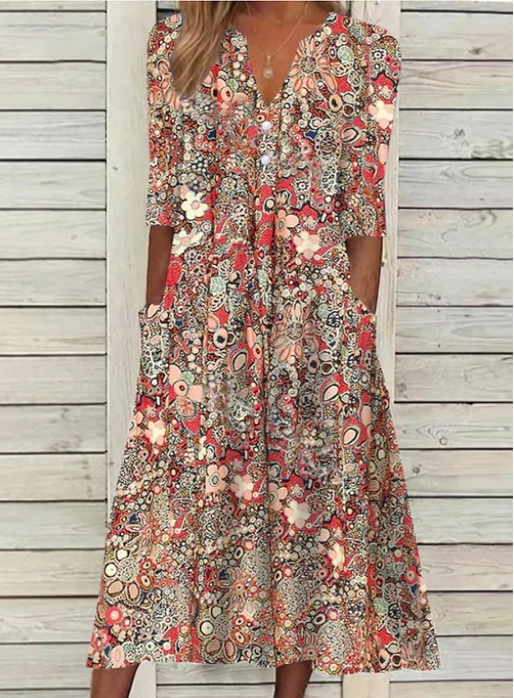 Chic elegant maxi dress for women. Flowy party dress, perfect for sophisticated spring evening occasions.