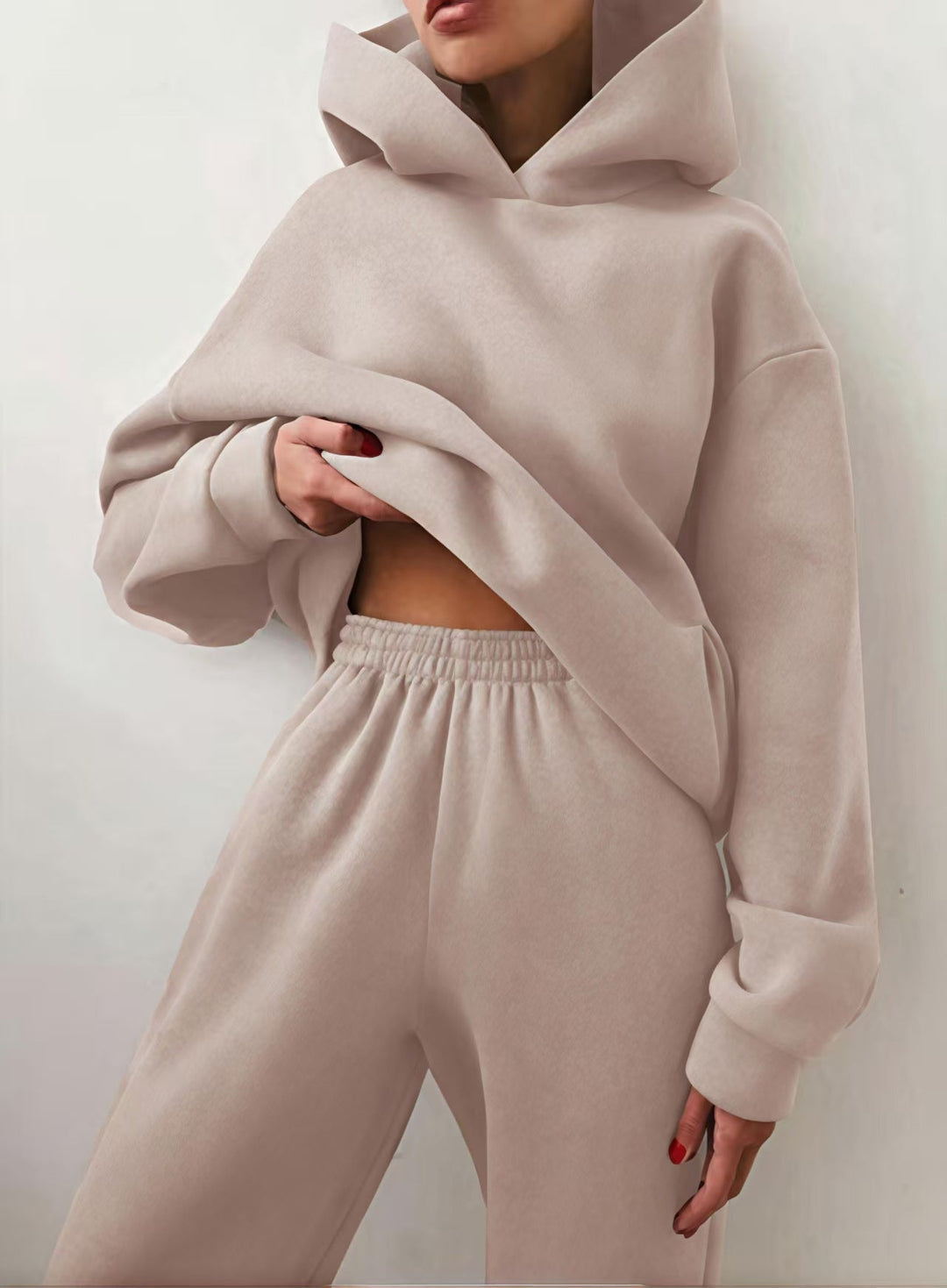 Women's versatile co-ord set: Zip-up jacket and relaxed joggers. Great for active or casual fashion.