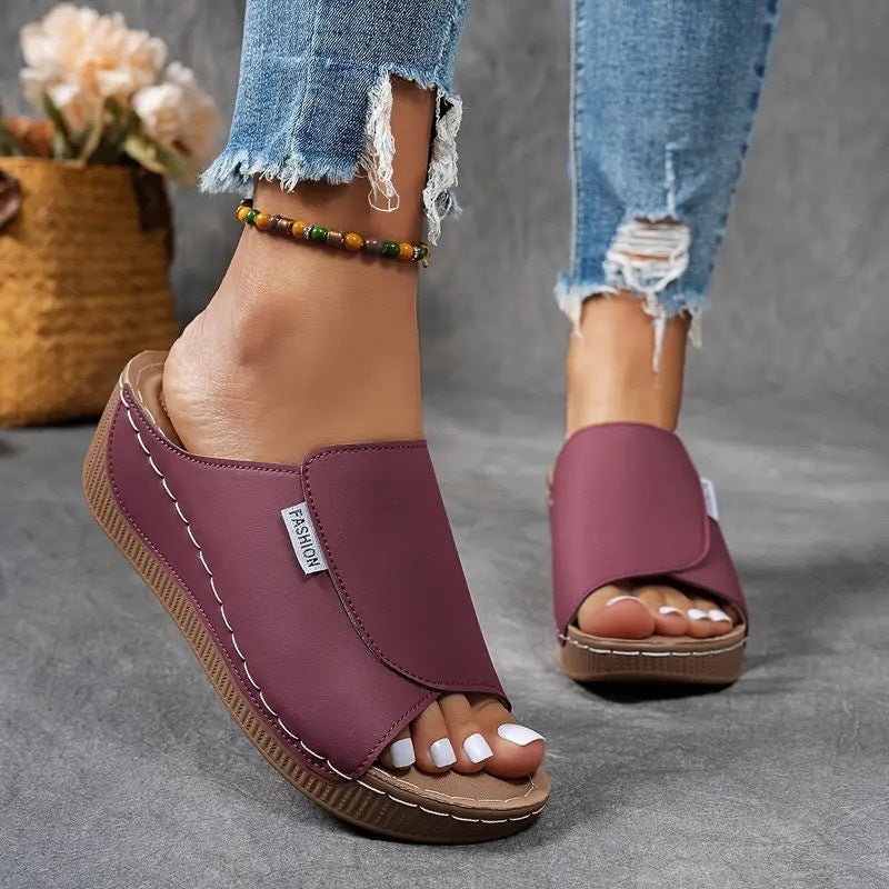 Stylish women's comfort shoes with responsive arch support, perfect for walking & extended daily use.