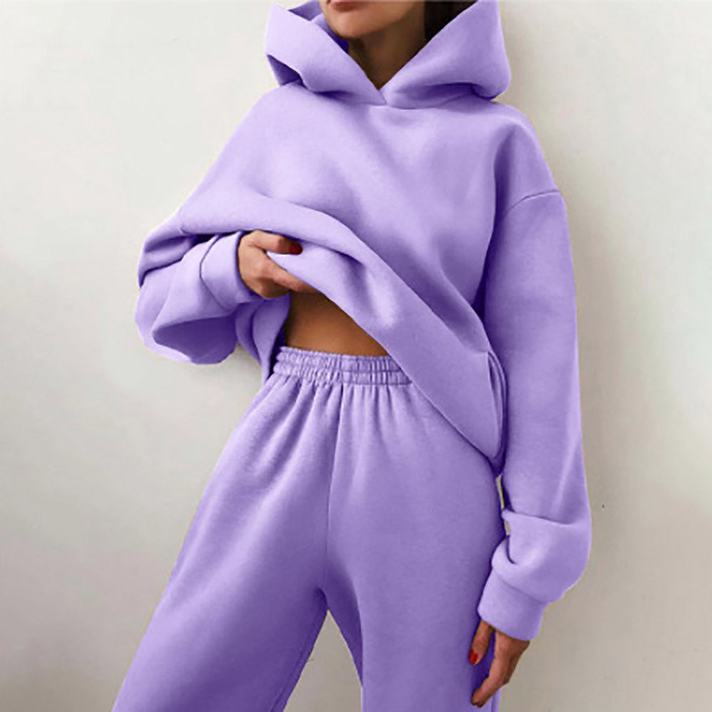 Women's comfortable activewear set: Zip jacket & joggers. Perfect for lounging or light exercise.