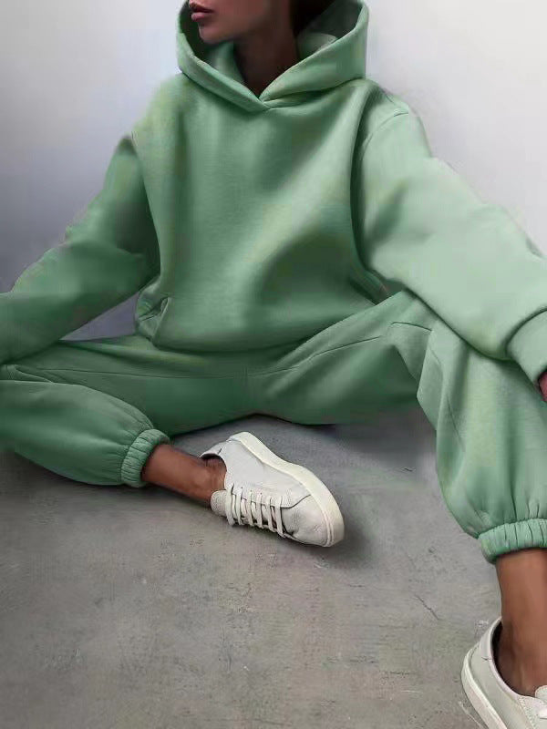 Comfortable women's activewear jogging set. Zip jacket with joggers, ideal for casual & active use.