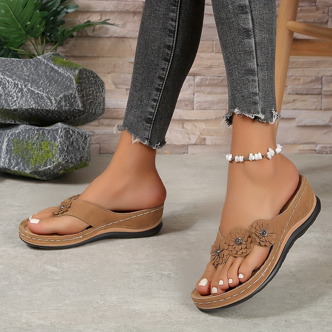 Women's timeless slide sandals, offering orthopedic support & lasting cushioning.