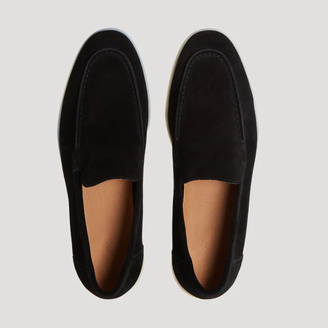 Stylish men's dress loafers, a comfortable slip-on shoe for versatile wear, from casual outings to formal events.
