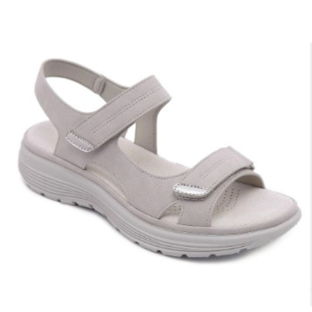 Stylish women's open-toe platform sandals featuring adjustable straps, perfect for sporty casual summer outings.