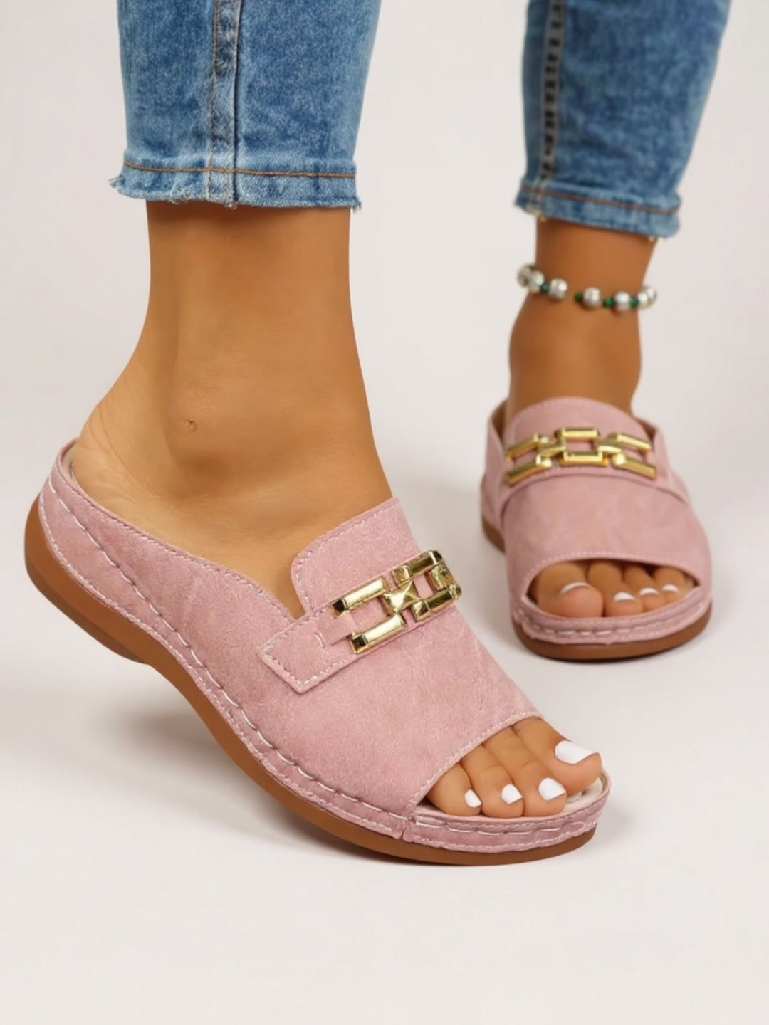 Women's minimalist slip-on sandals with cushioned sole, perfect for comfortable summer casual wear & travel.