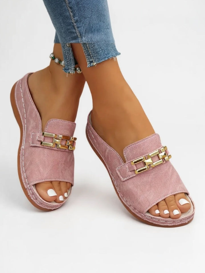 Stylish women's minimalist slip sandals featuring a soft cushioned footbed. Perfect for comfortable summer shoes.