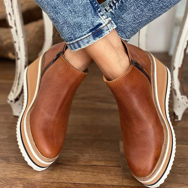 Chic women's comfort ankle boots, featuring a platform & mid heel for stylish winter & autumn wear.