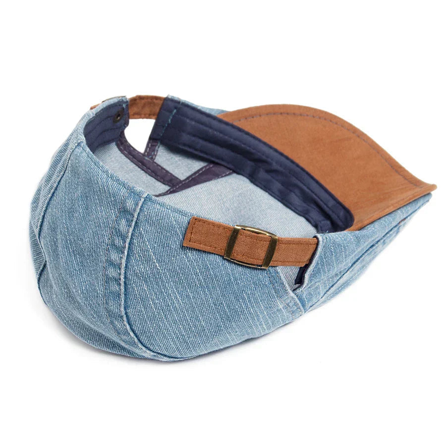 Classic men's flat cap. Stylish and adjustable headwear, ideal for casual wear and everyday fashion.
