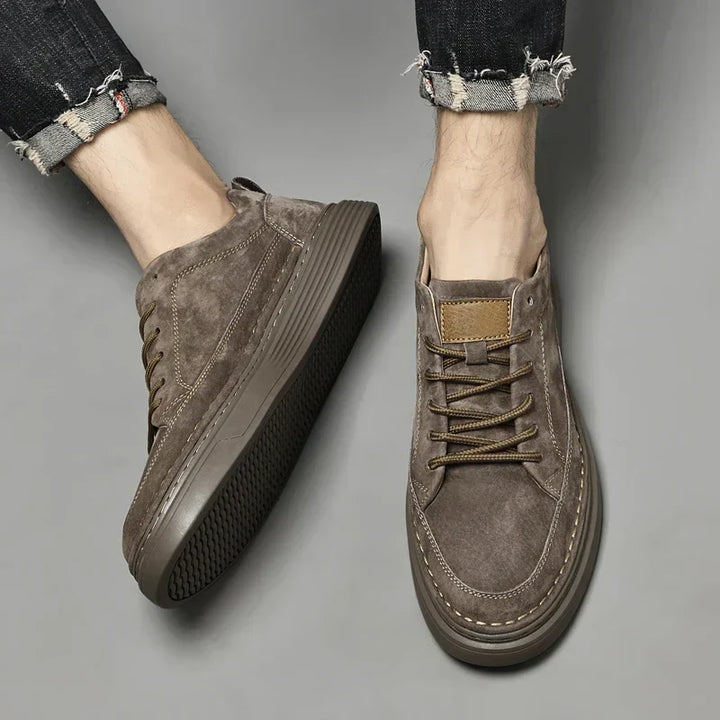 Classic men's fashion sneakers with modern design, ideal for stylish everyday wear.
