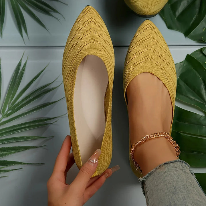 Casual women's pointed-toe loafers, slip-on style for breathable and comfortable everyday wear.