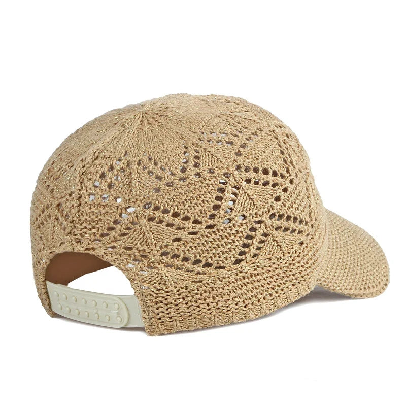 Women's adjustable knit baseball cap with breathable mesh. Ideal sun hat for summer outdoor activities.