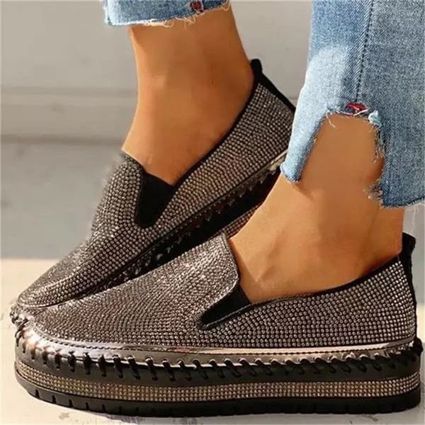 Elegant women's luxurious loafers for versatile everyday wear. Comfortable, supportive slip-on shoes with chic design.