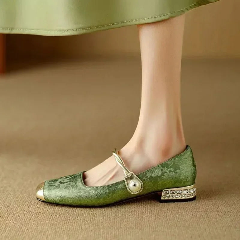 Classic vintage style Mary Jane shoes for women, featuring a delicate pearl strap.