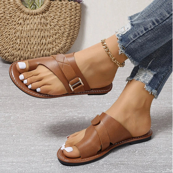Elegant women's summer sandals with adjustable straps & arch support, ideal for comfortable daily walking.